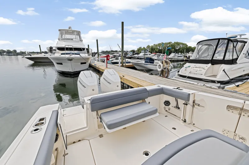 Slide: The Image of Boston Whaler 330 Outrage 2025 - 9