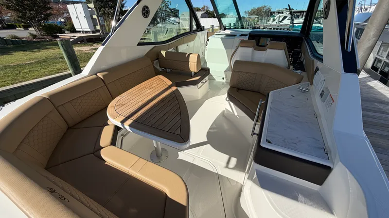 Slide: The Image of Sea Ray Sundancer 320 Outboard 2026 - 13