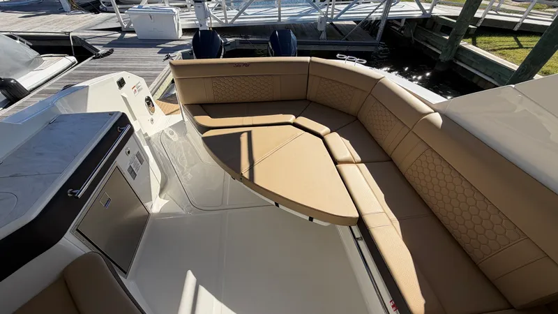 Slide: The Image of Sea Ray Sundancer 320 Outboard 2026 - 17