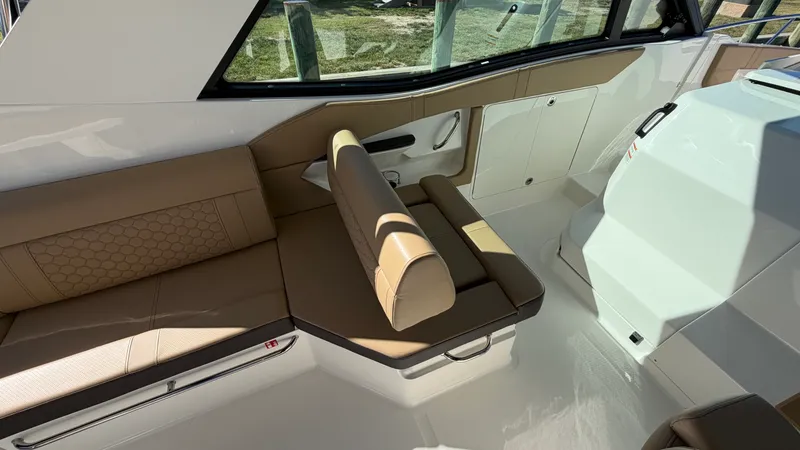 Slide: The Image of Sea Ray Sundancer 320 Outboard 2026 - 20