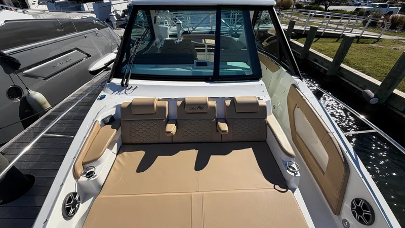 Slide: The Image of Sea Ray Sundancer 320 Outboard 2026 - 33