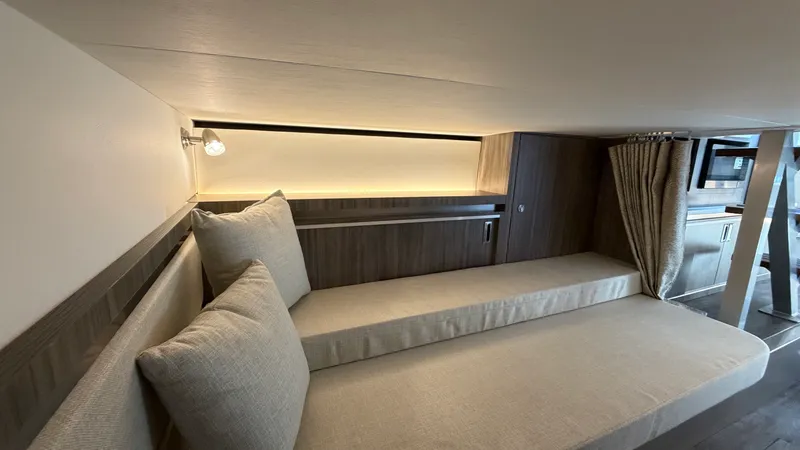 Slide: The Image of Sea Ray Sundancer 320 Outboard 2026 - 42