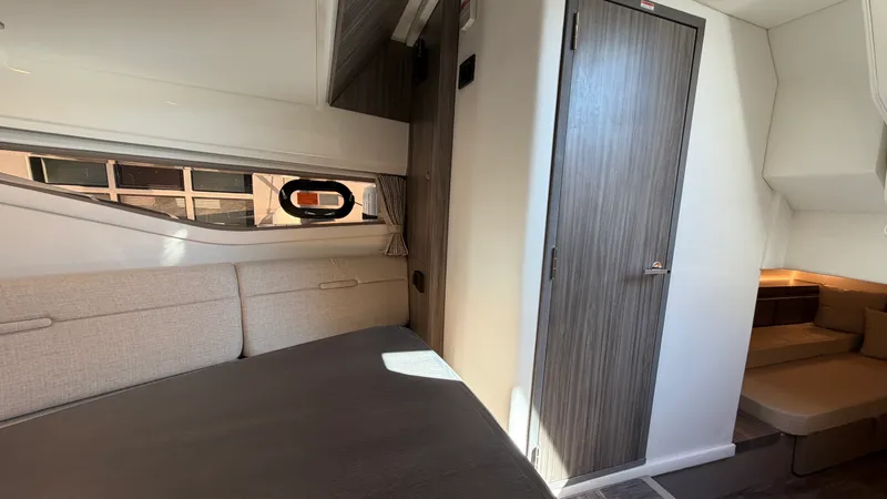 Slide: The Image of Sea Ray Sundancer 320 Outboard 2026 - 44