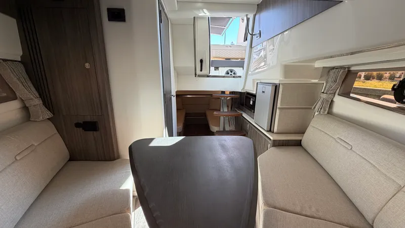 Slide: The Image of Sea Ray Sundancer 320 Outboard 2026 - 46