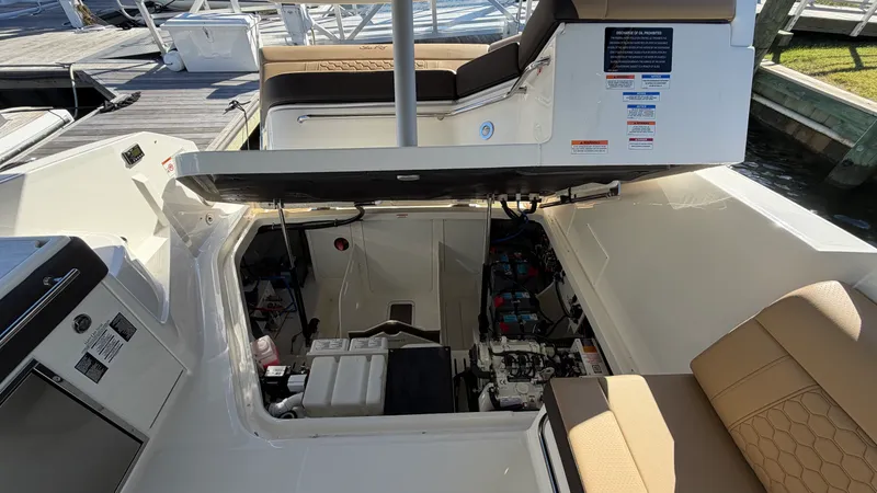 Slide: The Image of Sea Ray Sundancer 320 Outboard 2026 - 48