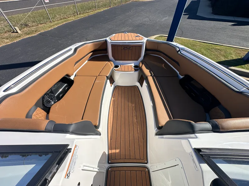 Slide: The Image of Yamaha 252SD 2026 - 14