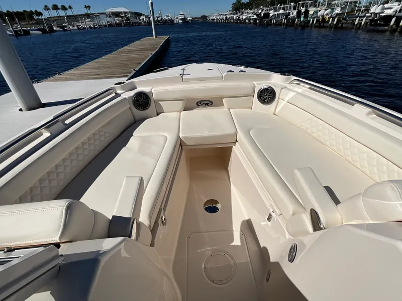 Slide: The Image of Grady-White Freedom 285 2026 - 5