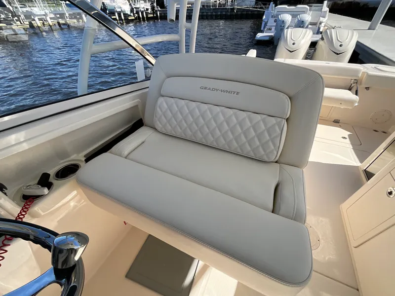 Slide: The Image of Grady-White Freedom 285 2026 - 6