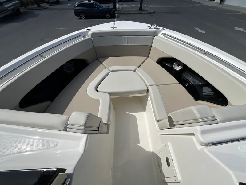 Slide: The Image of Boston Whaler 280 Vantage 2026 - 22