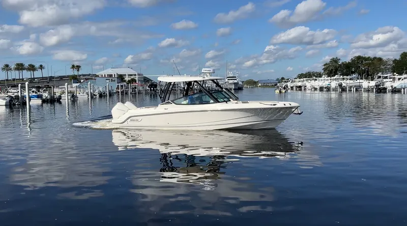 Slide: The Image of Boston Whaler 280 Vantage 2026 - 4