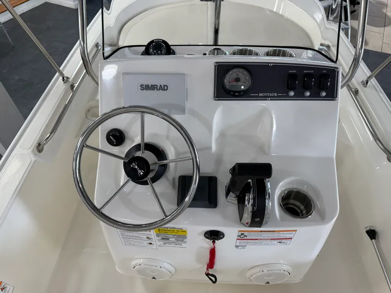 Slide: The Image of Boston Whaler 150 Montauk 2026 - 4