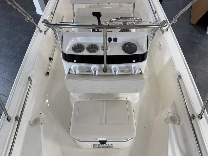 Slide: The Image of Boston Whaler 150 Montauk 2026 - 7
