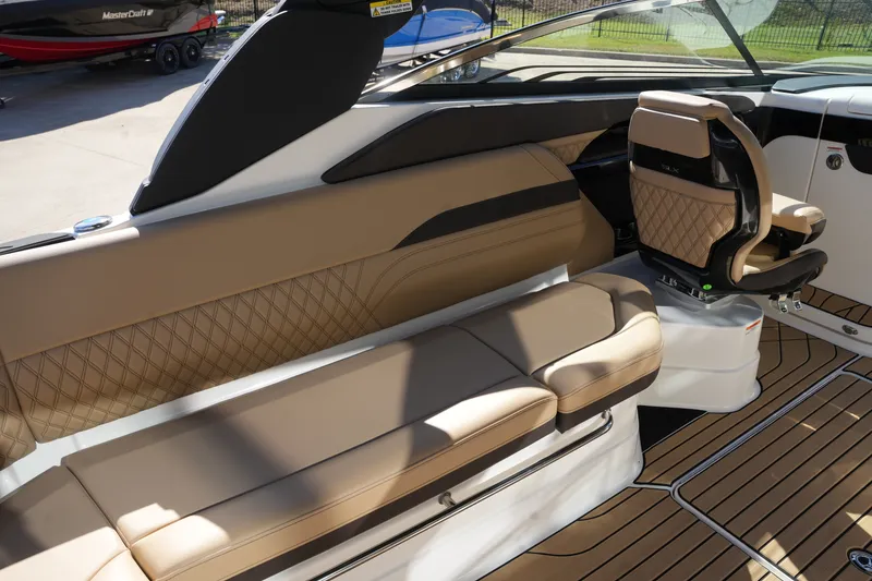 Slide: The Image of Sea Ray SLX 280 2026 - 15