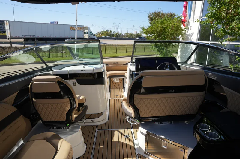 Slide: The Image of Sea Ray SLX 280 2026 - 21