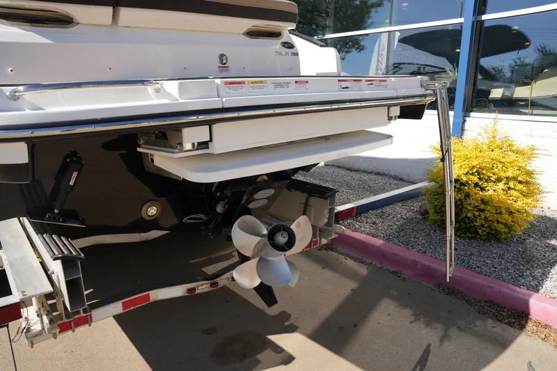 Slide: The Image of Sea Ray SLX 280 2026 - 3