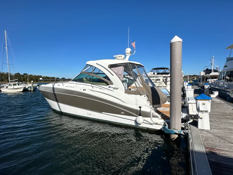 The Image of Cruisers 380 EXPRESS 2014 - 0