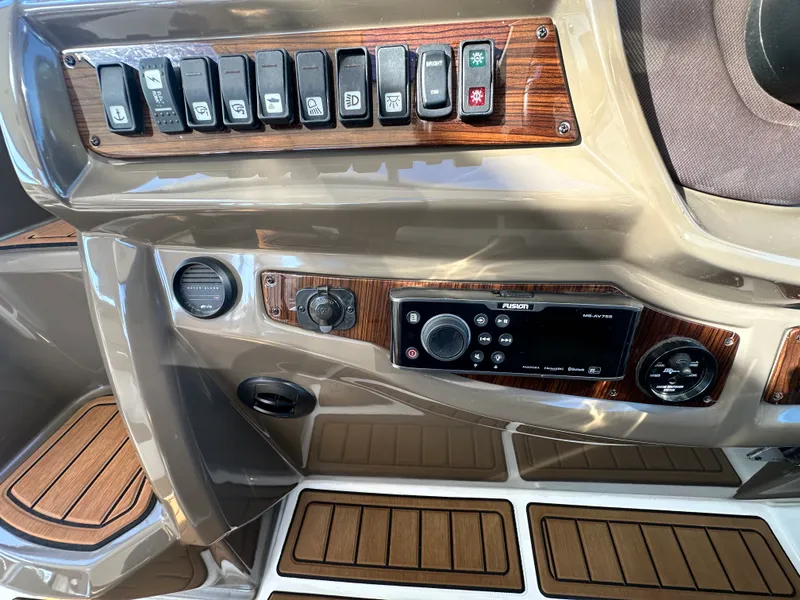 Slide: The Image of Cruisers 380 EXPRESS 2014 - 14