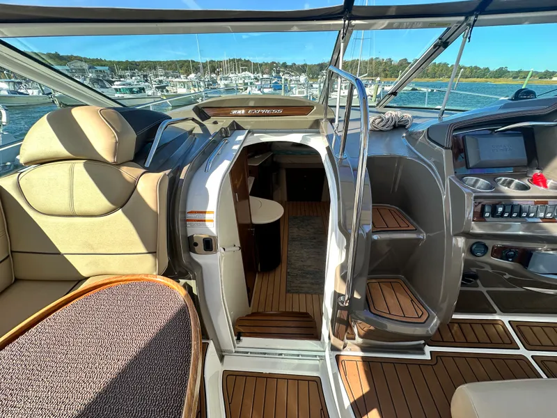 Slide: The Image of Cruisers 380 EXPRESS 2014 - 19