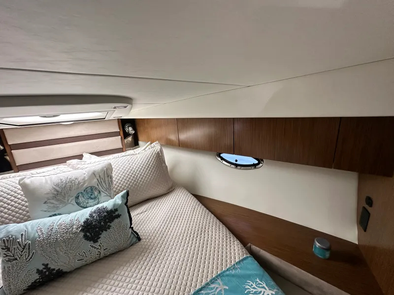 Slide: The Image of Cruisers 380 EXPRESS 2014 - 25