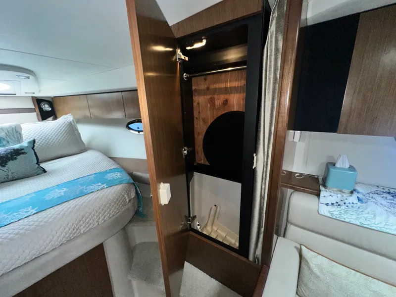 Slide: The Image of Cruisers 380 EXPRESS 2014 - 33