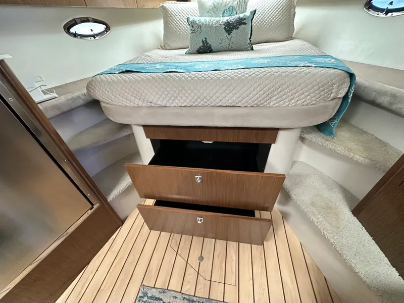 Slide: The Image of Cruisers 380 EXPRESS 2014 - 35