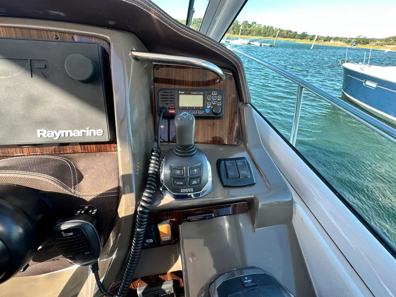 Slide: The Image of Cruisers Yachts 380 EXPRESS 2014 - 16