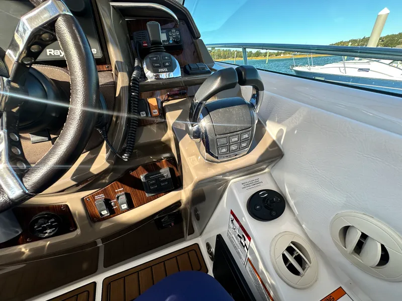 Slide: The Image of Cruisers Yachts 380 EXPRESS 2014 - 17