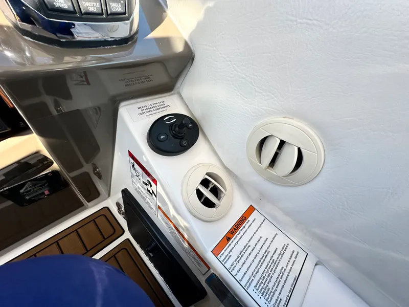 Slide: The Image of Cruisers Yachts 380 EXPRESS 2014 - 18