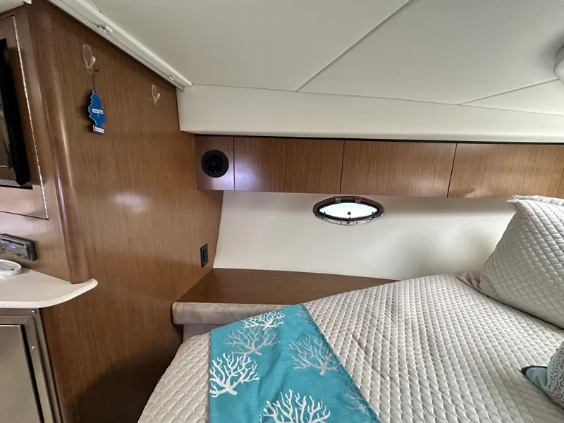 Slide: The Image of Cruisers Yachts 380 EXPRESS 2014 - 24