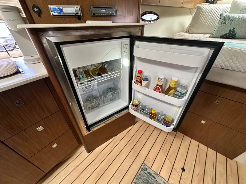 Slide: The Image of Cruisers Yachts 380 EXPRESS 2014 - 27
