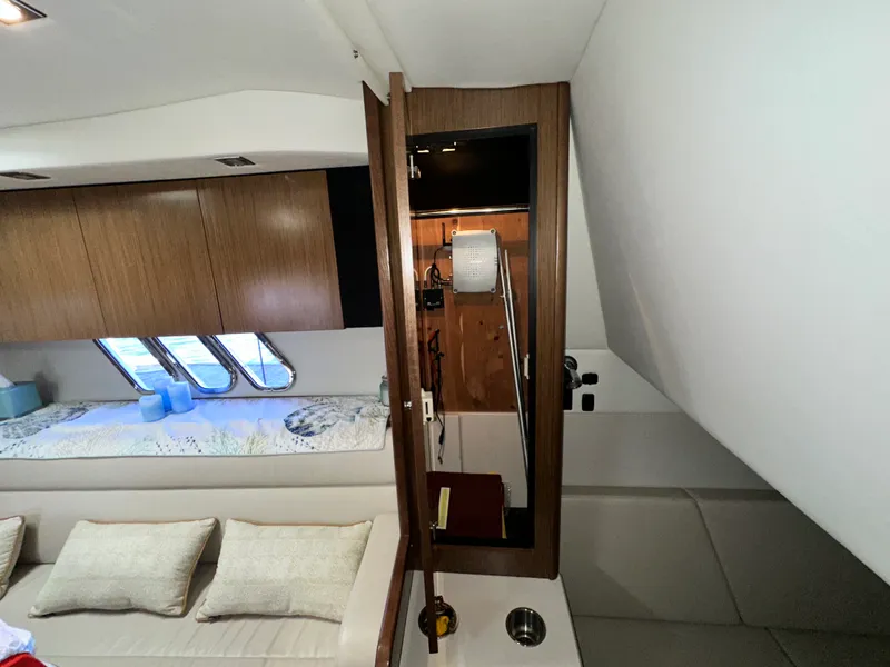 Slide: The Image of Cruisers Yachts 380 EXPRESS 2014 - 32