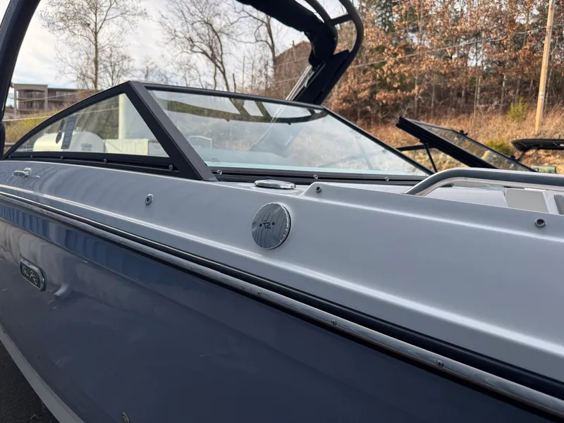 Slide: The Image of Sea Ray SDX 290 2026 - 11