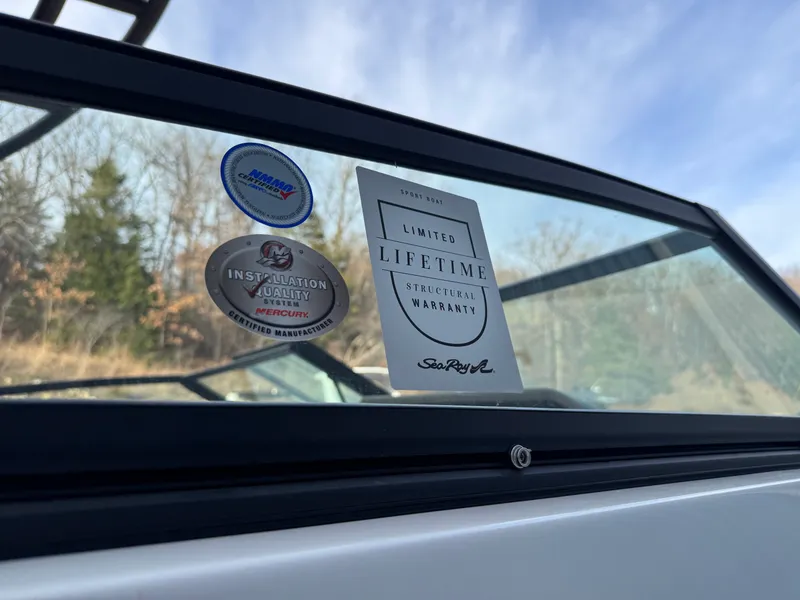 Slide: The Image of Sea Ray SDX 290 2026 - 13