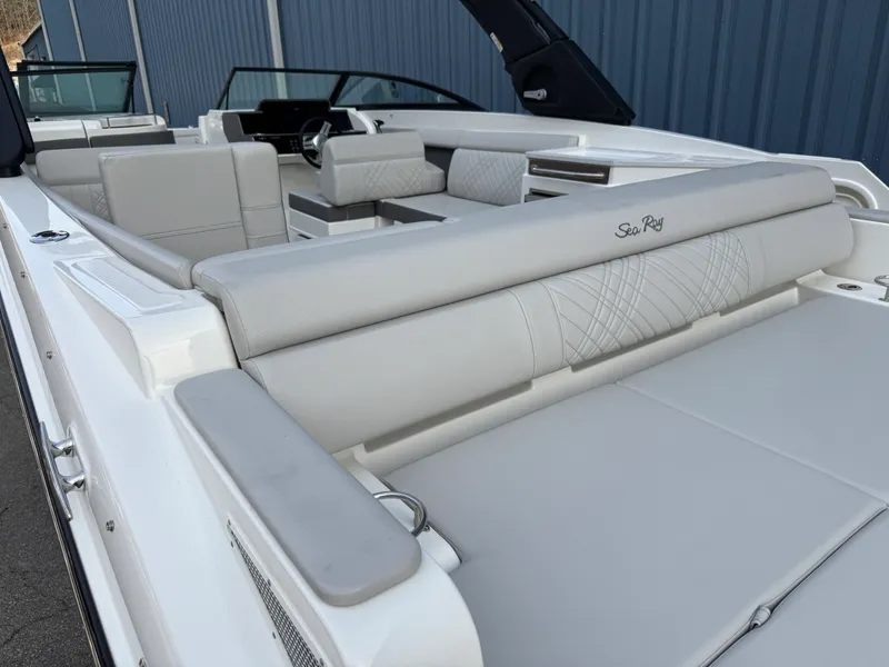 Slide: The Image of Sea Ray SDX 290 2026 - 23