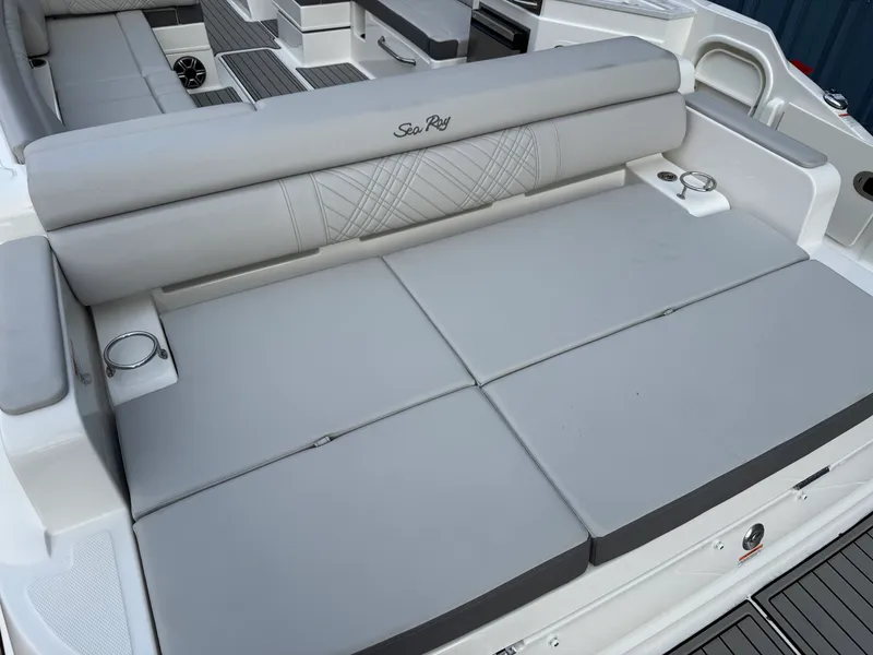 Slide: The Image of Sea Ray SDX 290 2026 - 25