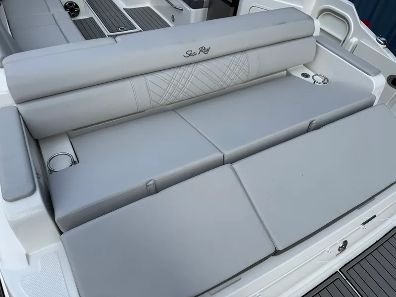 Slide: The Image of Sea Ray SDX 290 2026 - 26