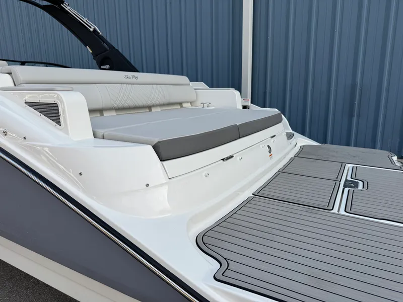 Slide: The Image of Sea Ray SDX 290 2026 - 3