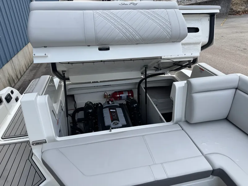 Slide: The Image of Sea Ray SDX 290 2026 - 35