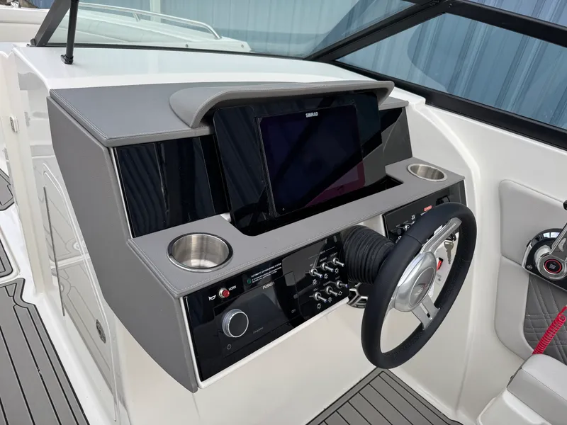 Slide: The Image of Sea Ray SDX 290 2026 - 44