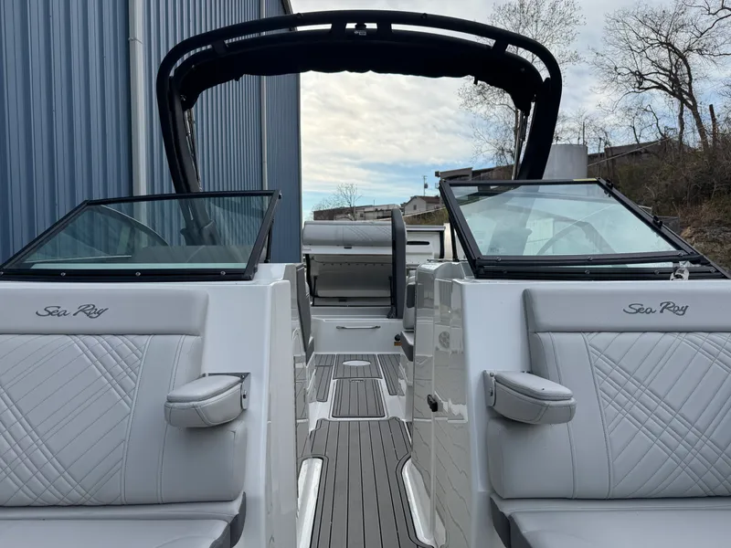 Slide: The Image of Sea Ray SDX 290 2026 - 51