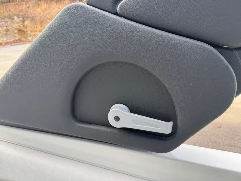 Slide: The Image of Sea Ray SDX 290 2026 - 55