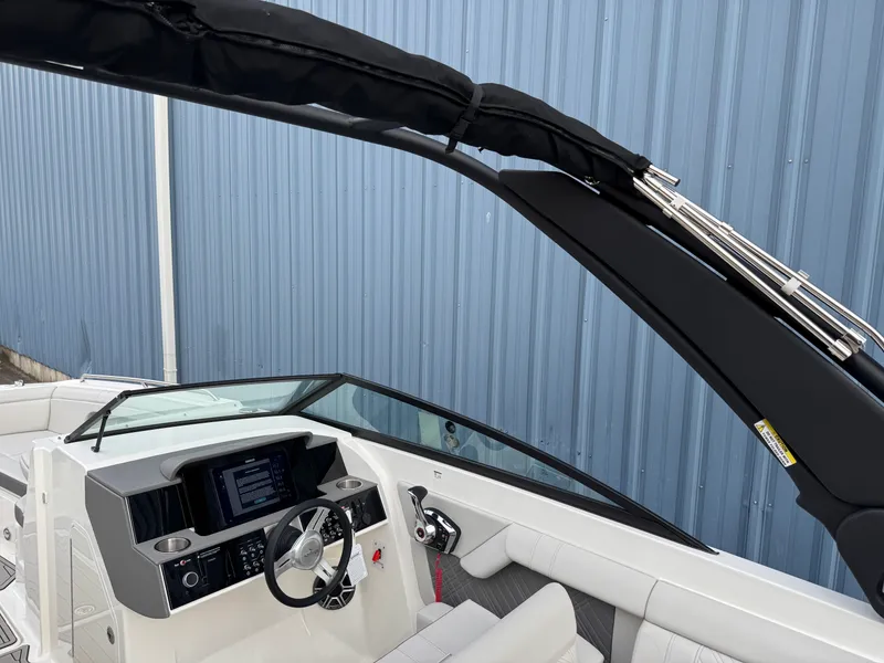 Slide: The Image of Sea Ray SDX 290 2026 - 56