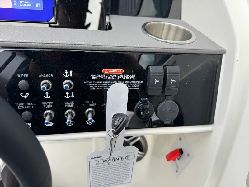 Slide: The Image of Sea Ray SDX 290 2026 - 57