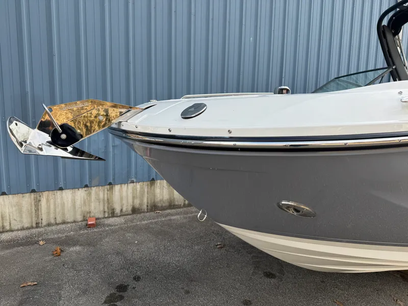 Slide: The Image of Sea Ray SDX 290 2026 - 6
