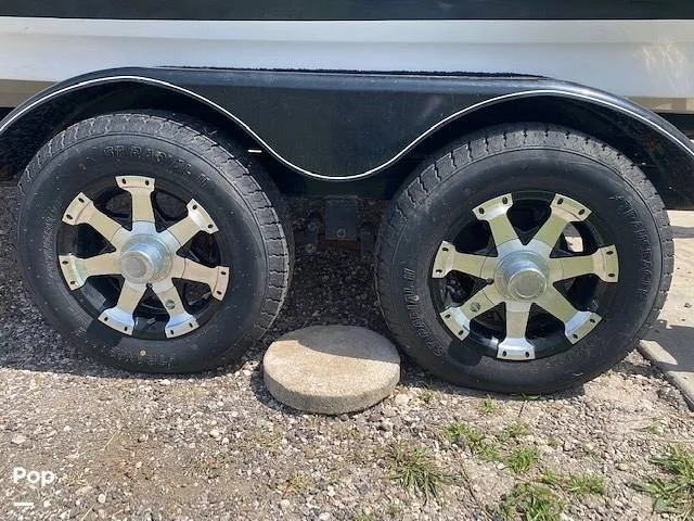 Slide: The Image of New Tires And Wheels - 12895537