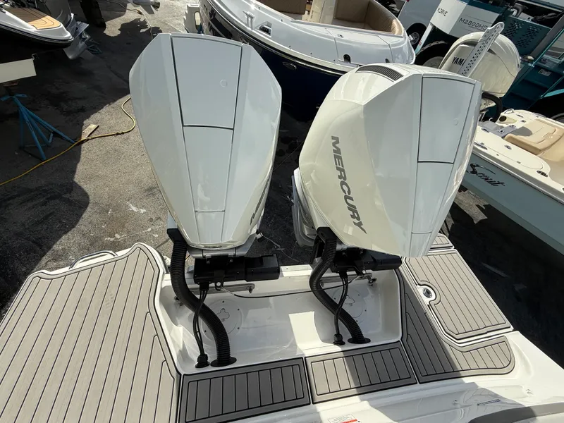 Slide: The Image of Sea Ray SDX 290 Outboard 2026 - 10