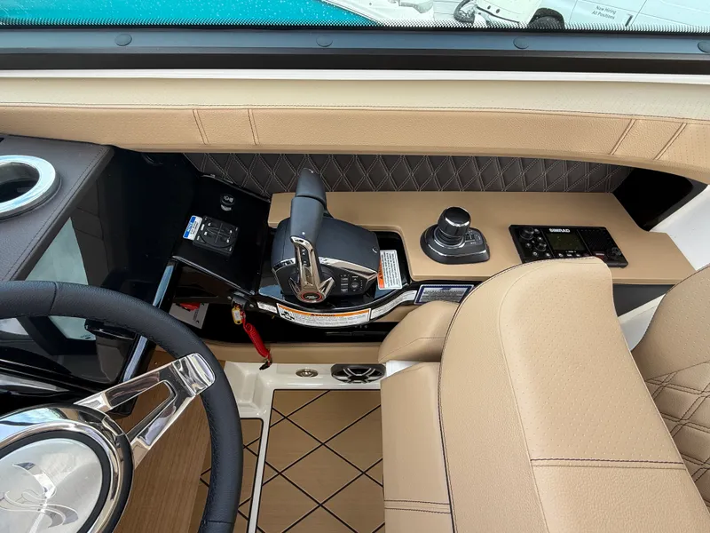 Slide: The Image of Sea Ray SLX 400 Outboard 2026 - 20