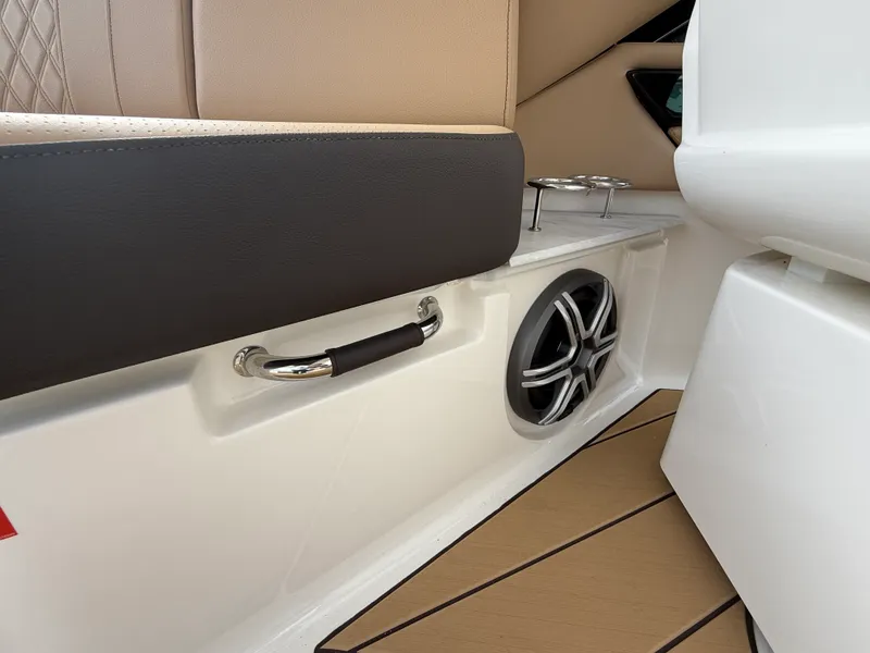 Slide: The Image of Sea Ray SLX 400 Outboard 2026 - 26