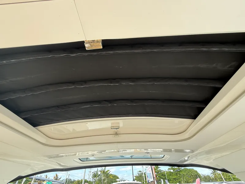 Slide: The Image of Sea Ray SLX 400 Outboard 2026 - 28