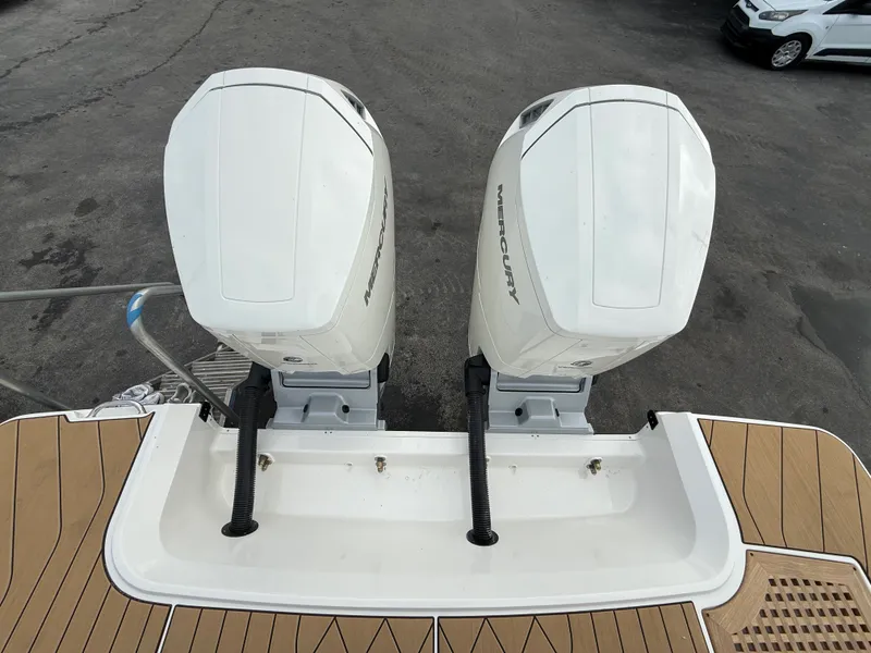 Slide: The Image of Sea Ray SLX 400 Outboard 2026 - 3